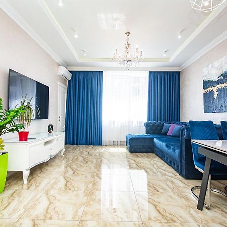 키예프 Luxury For Business & Pleasure Royal 3 아파트 외부 사진