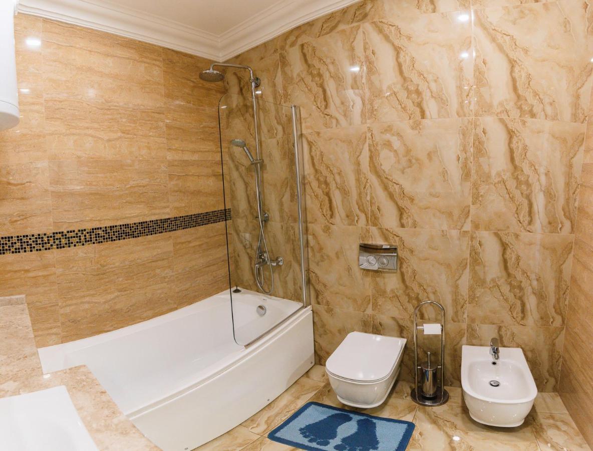 키예프 Luxury For Business & Pleasure Royal 3 아파트 외부 사진