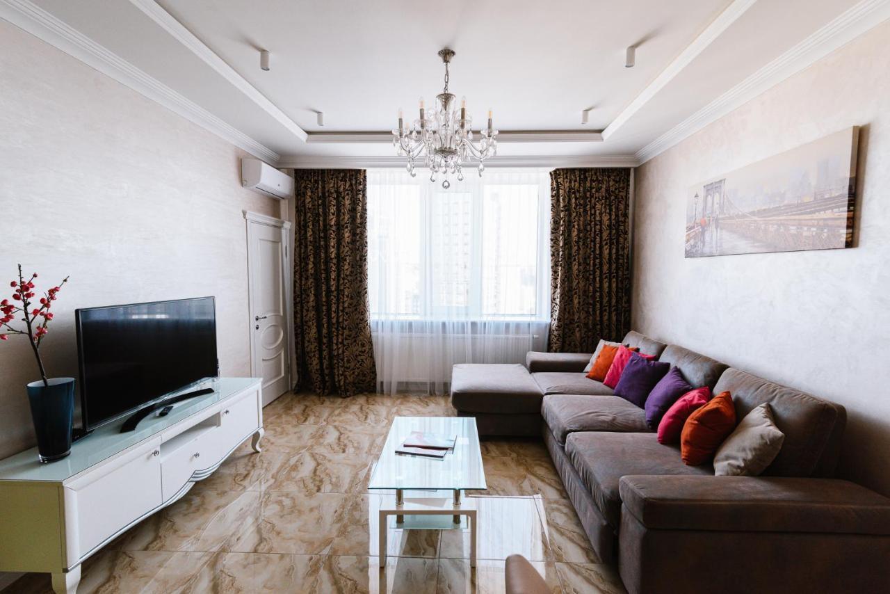 키예프 Luxury For Business & Pleasure Royal 3 아파트 외부 사진