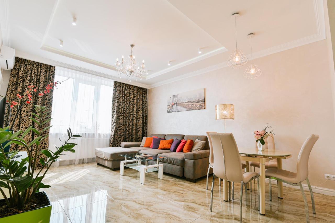 키예프 Luxury For Business & Pleasure Royal 3 아파트 외부 사진